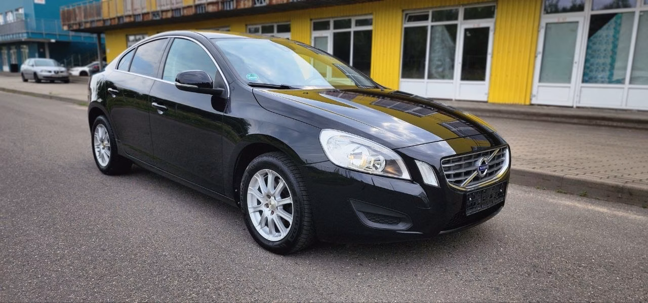 Volvo S60 фото 2