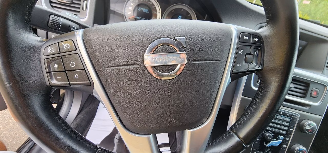 Volvo S60 фото 15