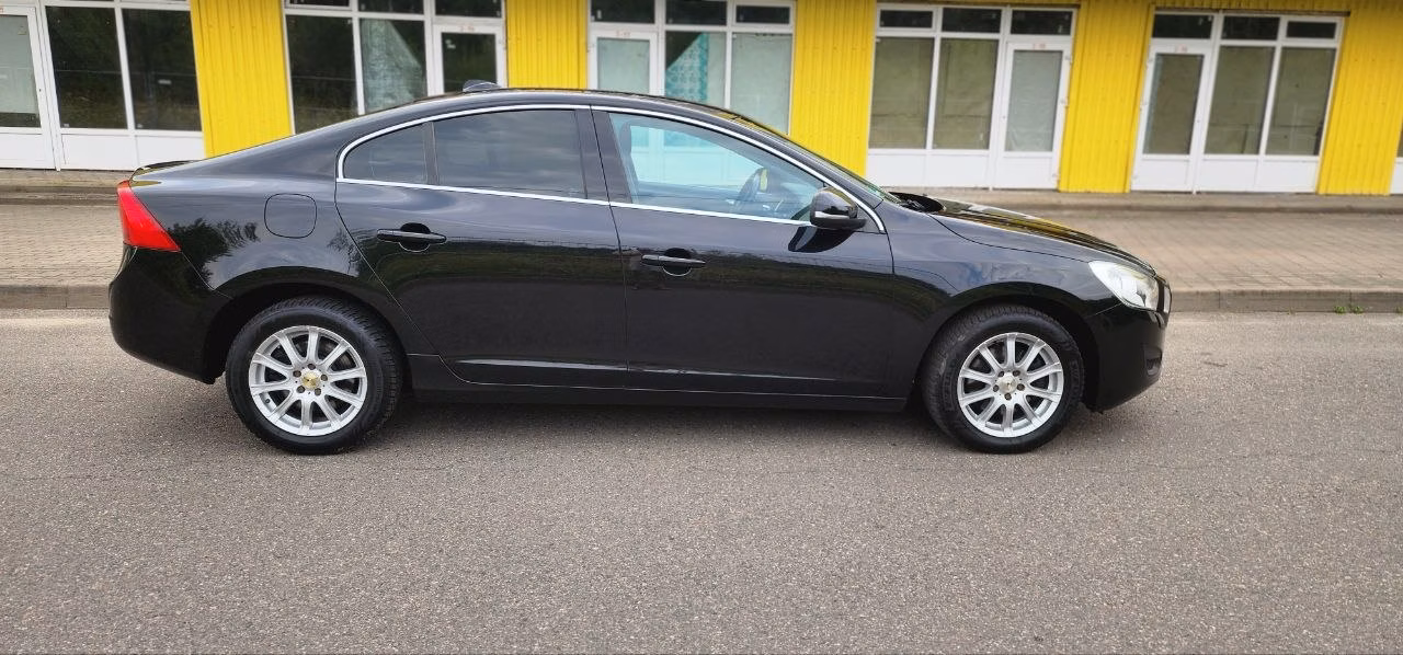 Volvo S60 фото 3