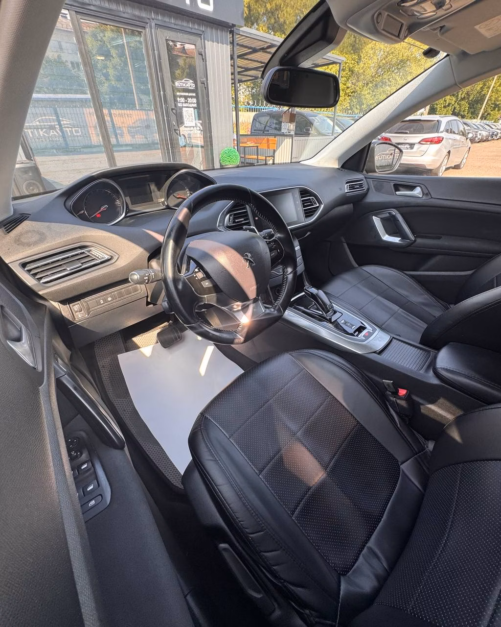 Peugeot 308 фото 9