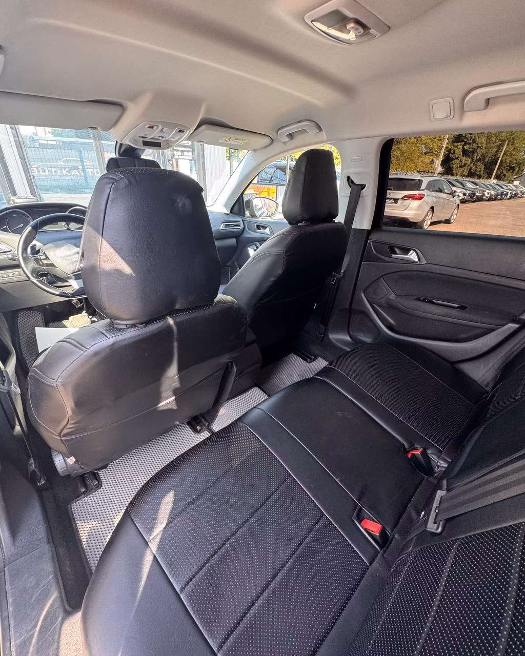 Peugeot 308 фото 12