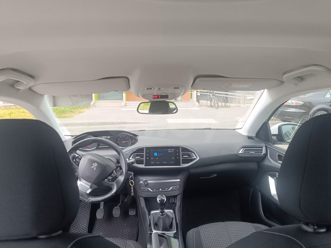 Peugeot 308 фото 11