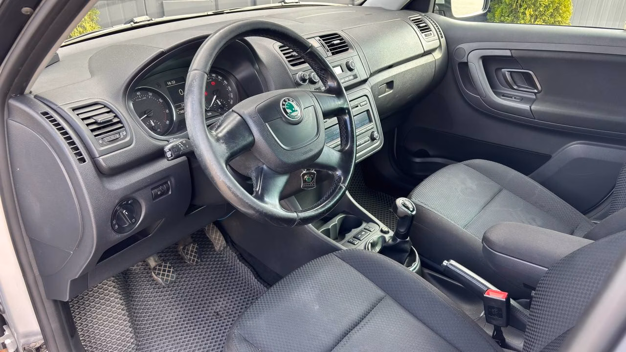 Skoda Fabia фото 8