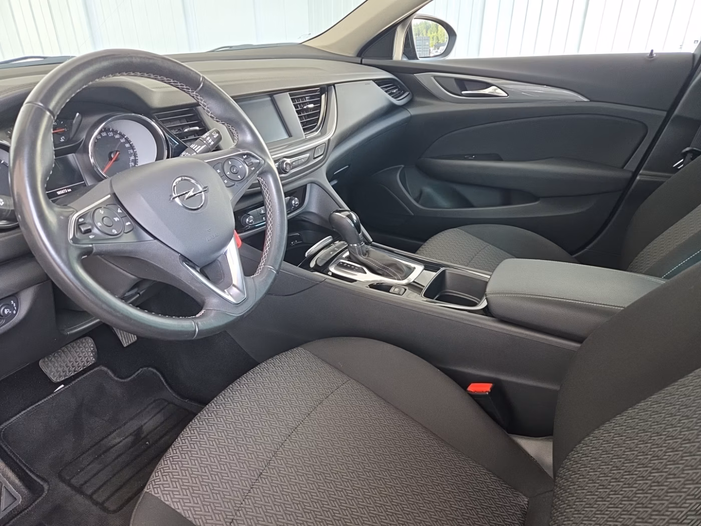 Opel Insignia фото 11