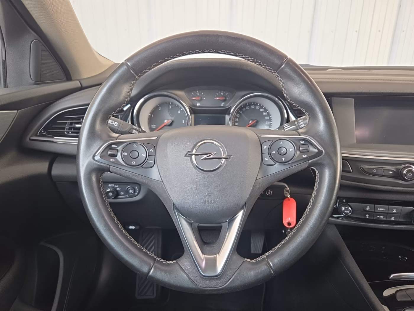 Opel Insignia фото 12