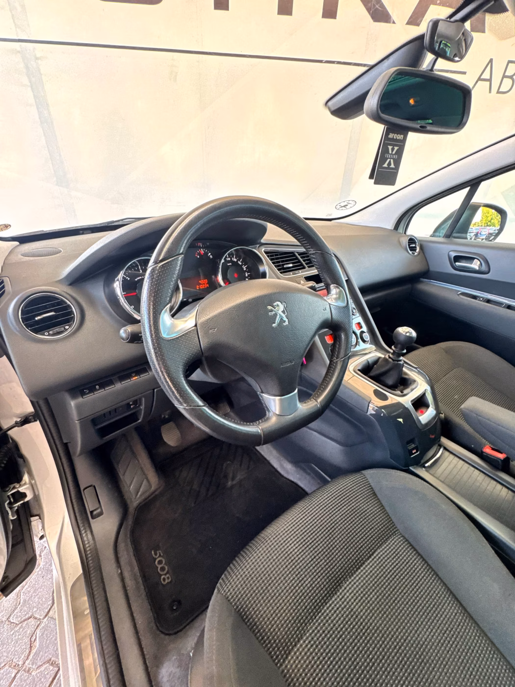 Peugeot 5008 фото 11