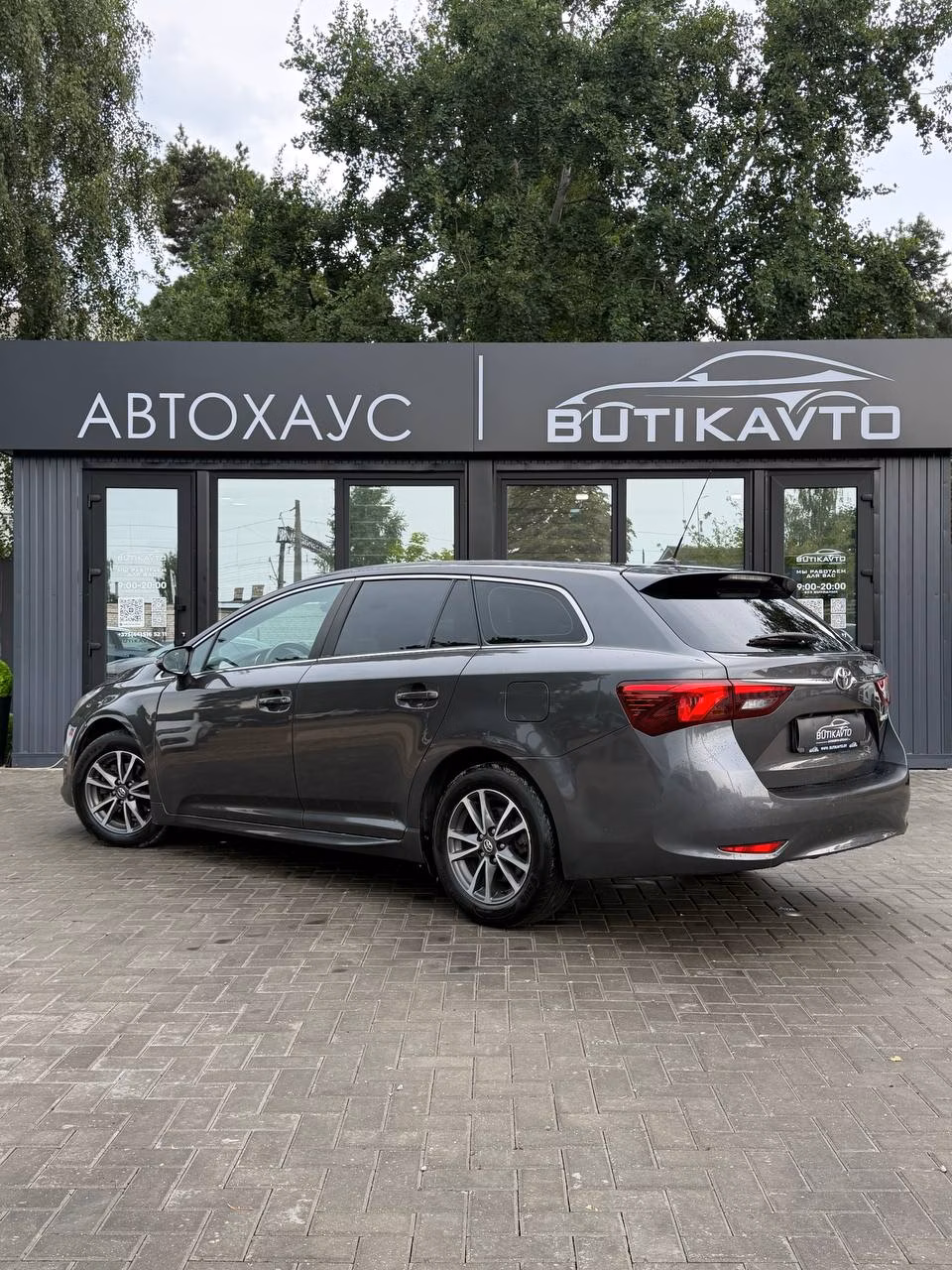 Toyota Avensis фото 5