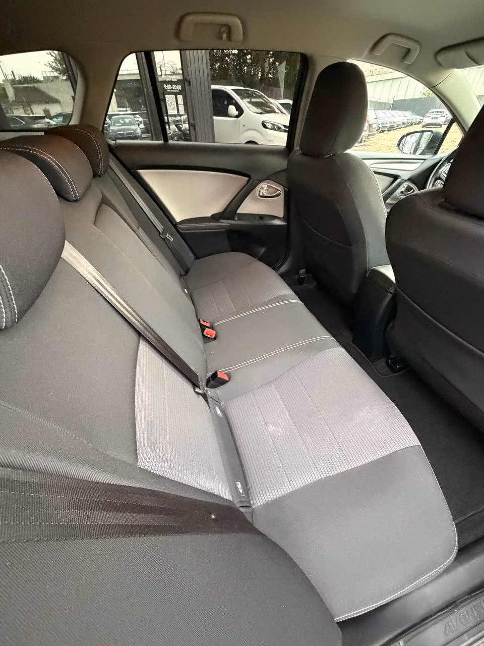 Toyota Avensis фото 11