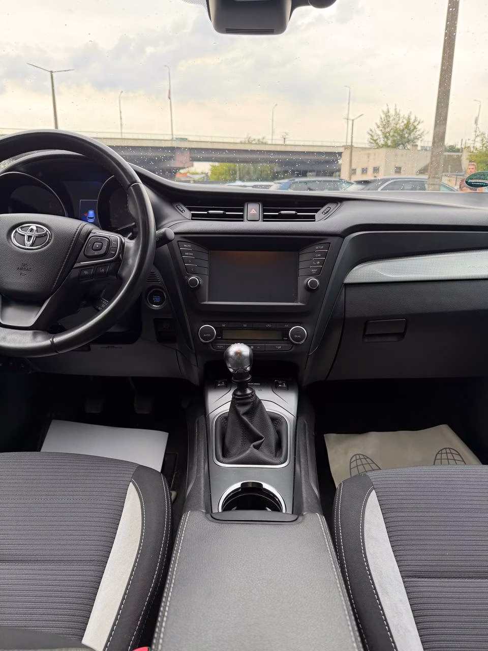 Toyota Avensis фото 13