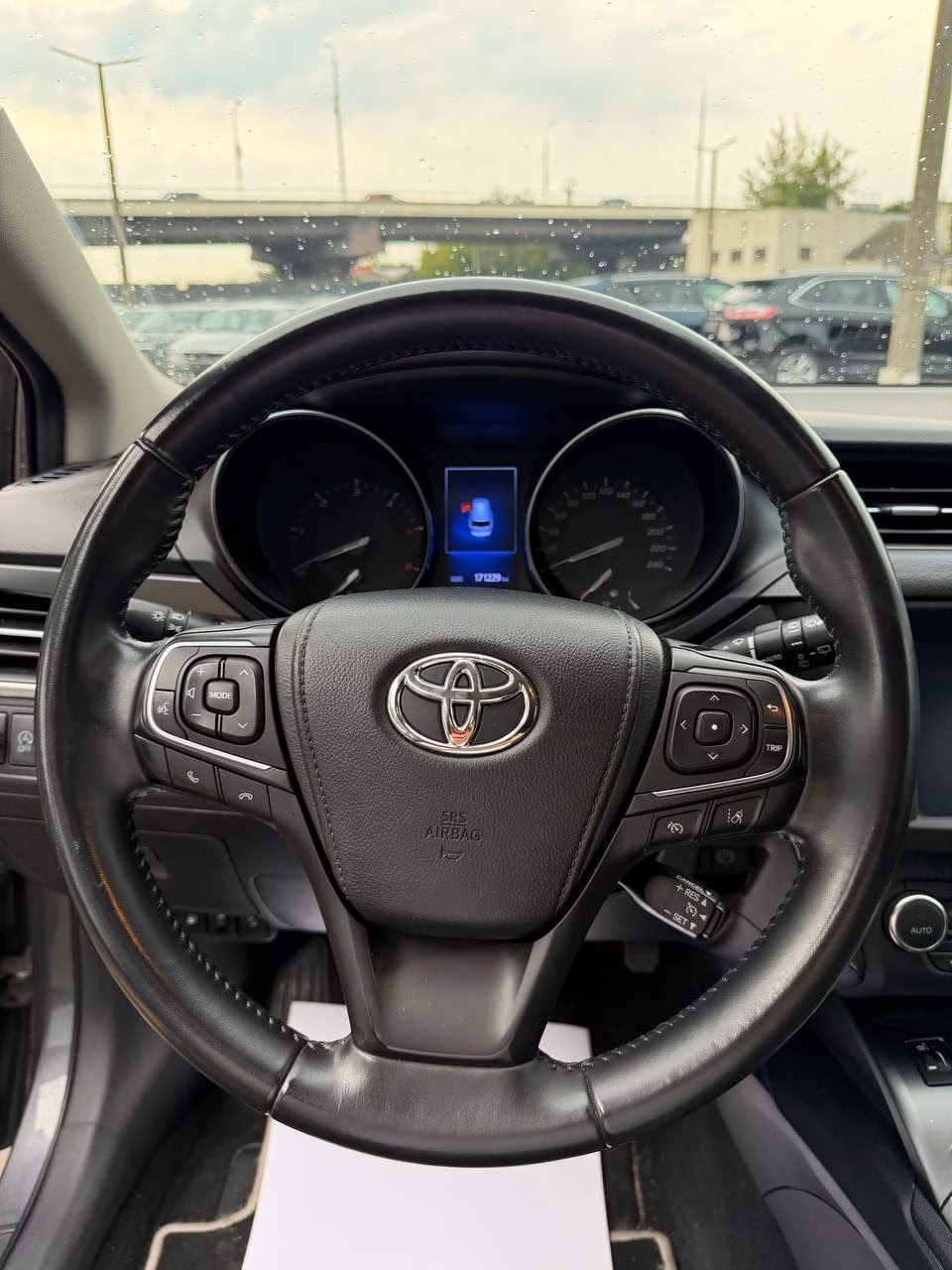 Toyota Avensis фото 14