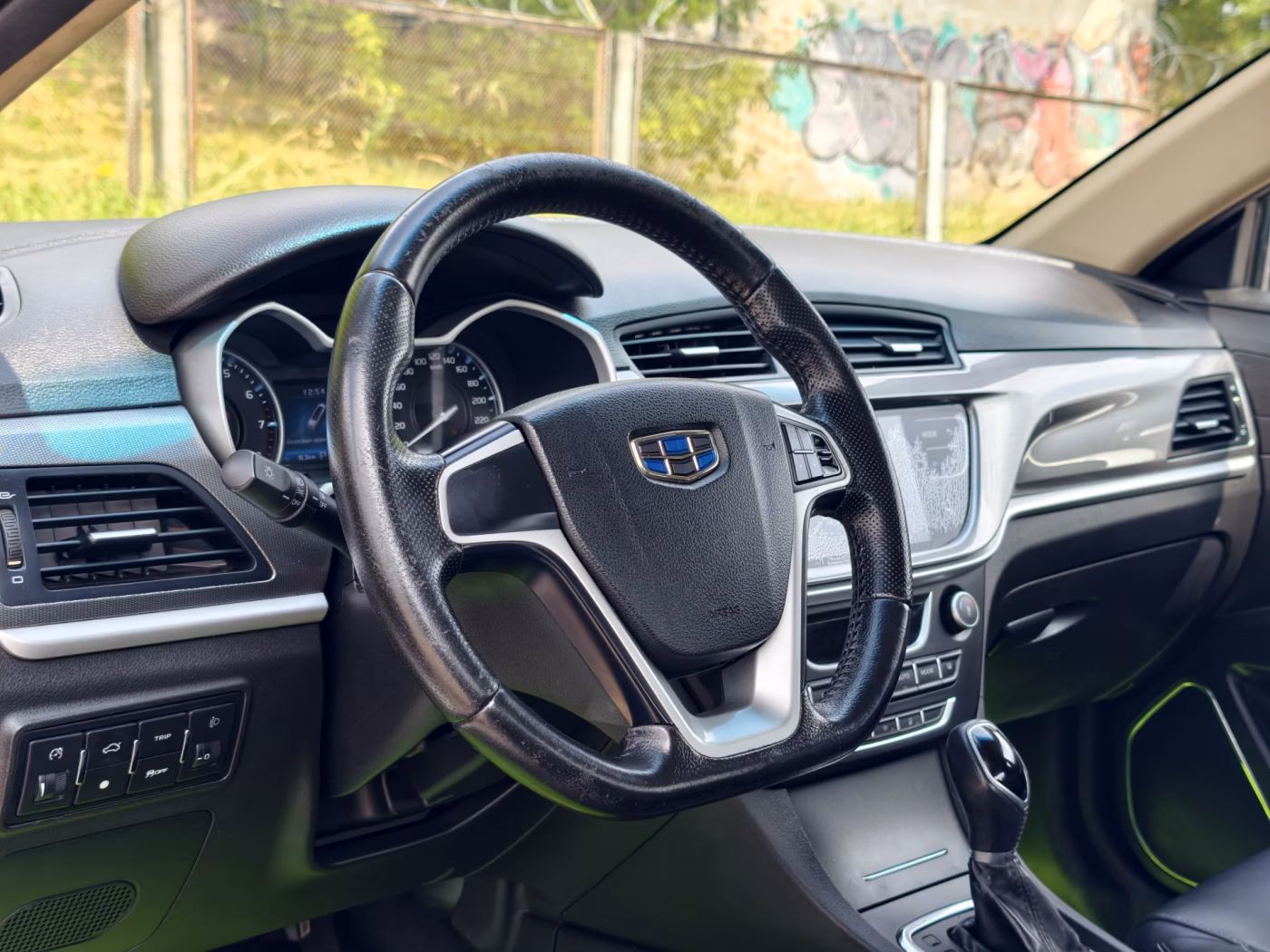 Geely Emgrand фото 9