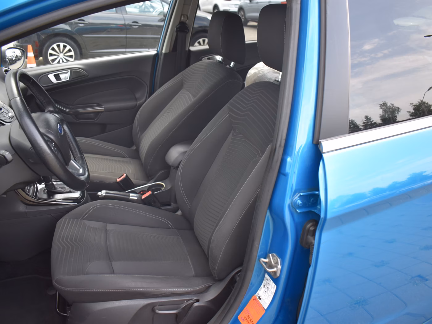 Ford Fiesta фото 9