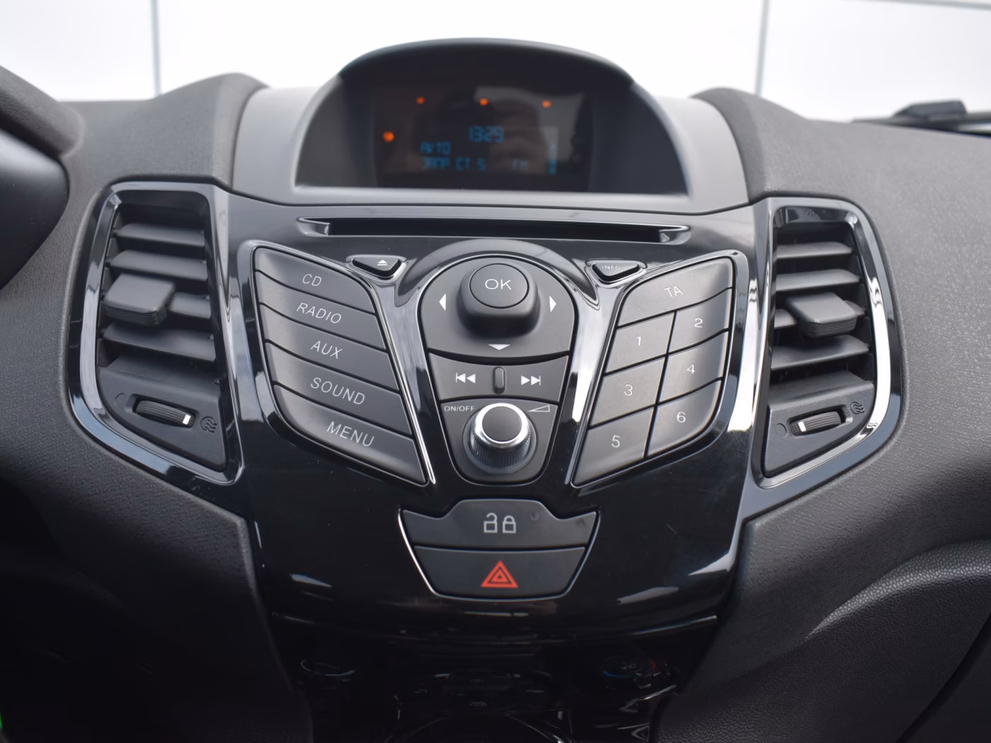 Ford Fiesta фото 20