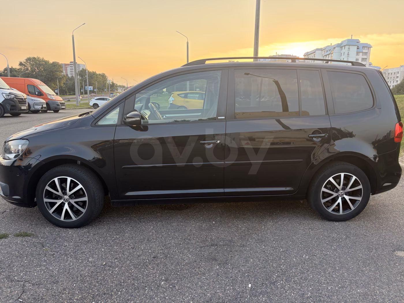 Volkswagen Touran фото 2