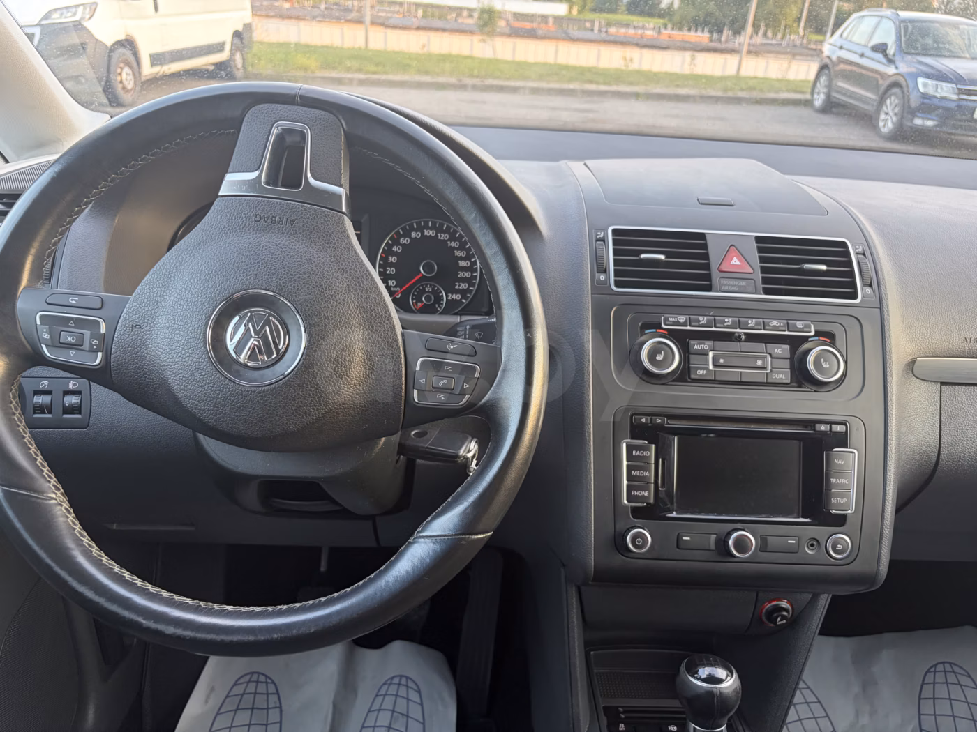Volkswagen Touran фото 8