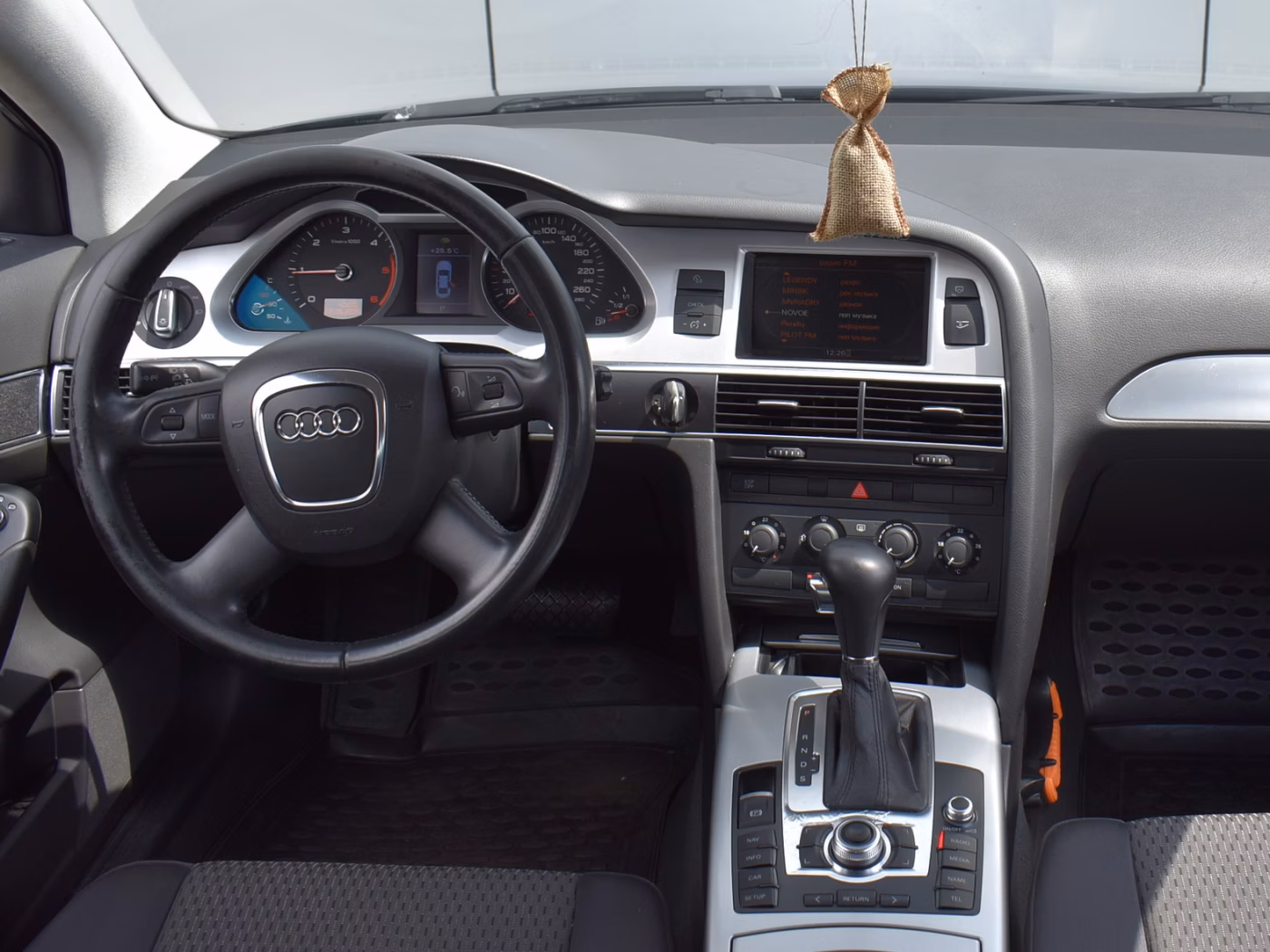 Audi A6 фото 13