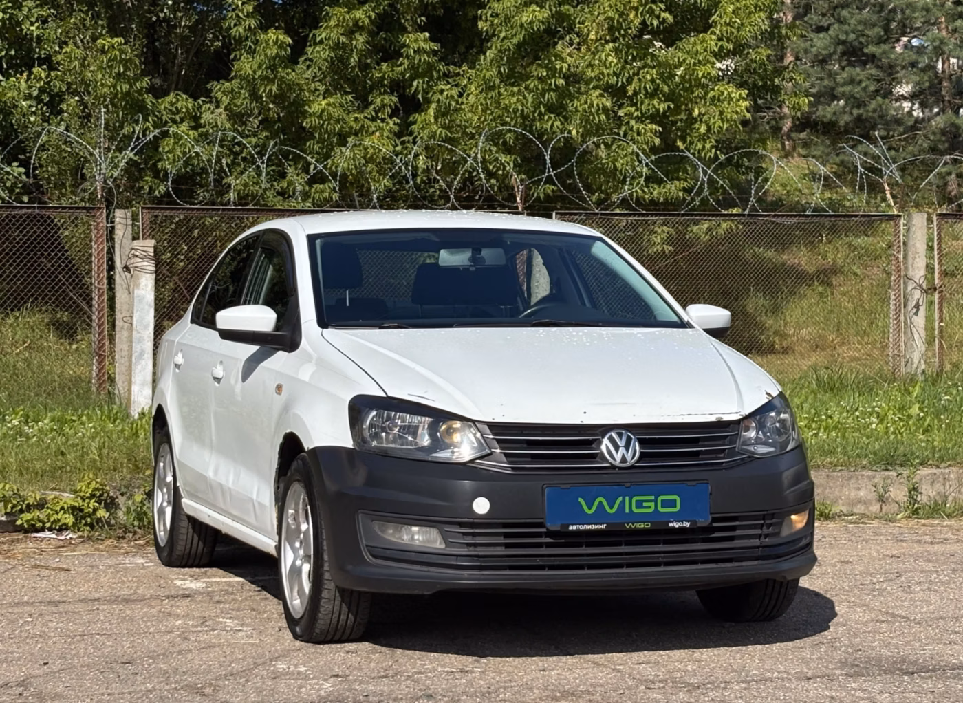 Volkswagen Polo Sedan фото 2