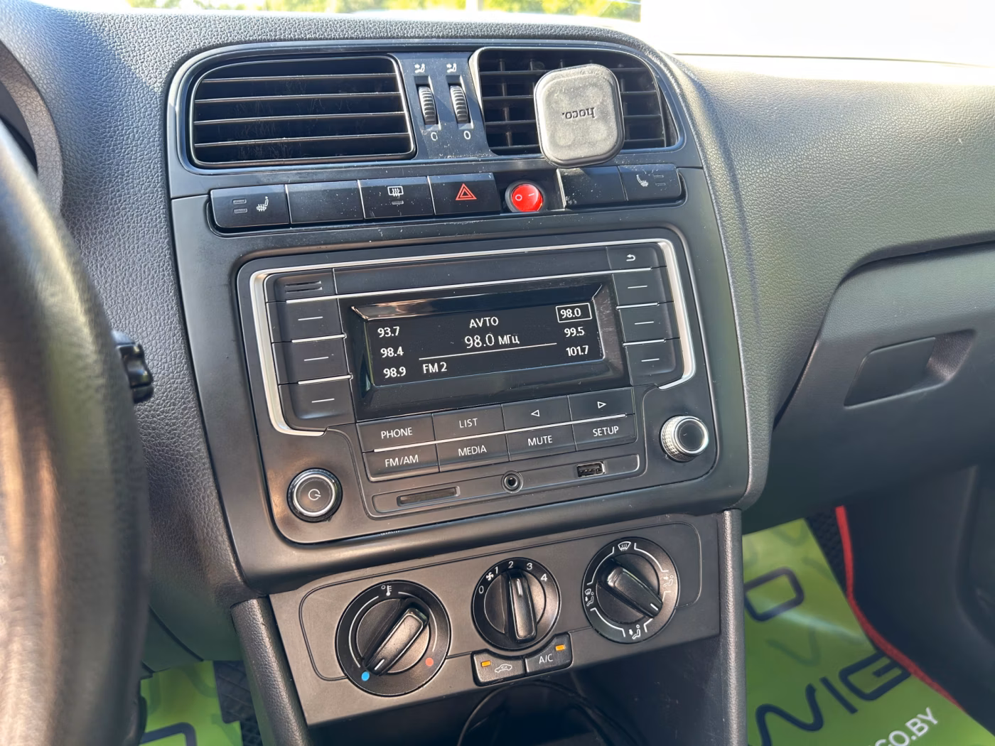 Volkswagen Polo Sedan фото 16