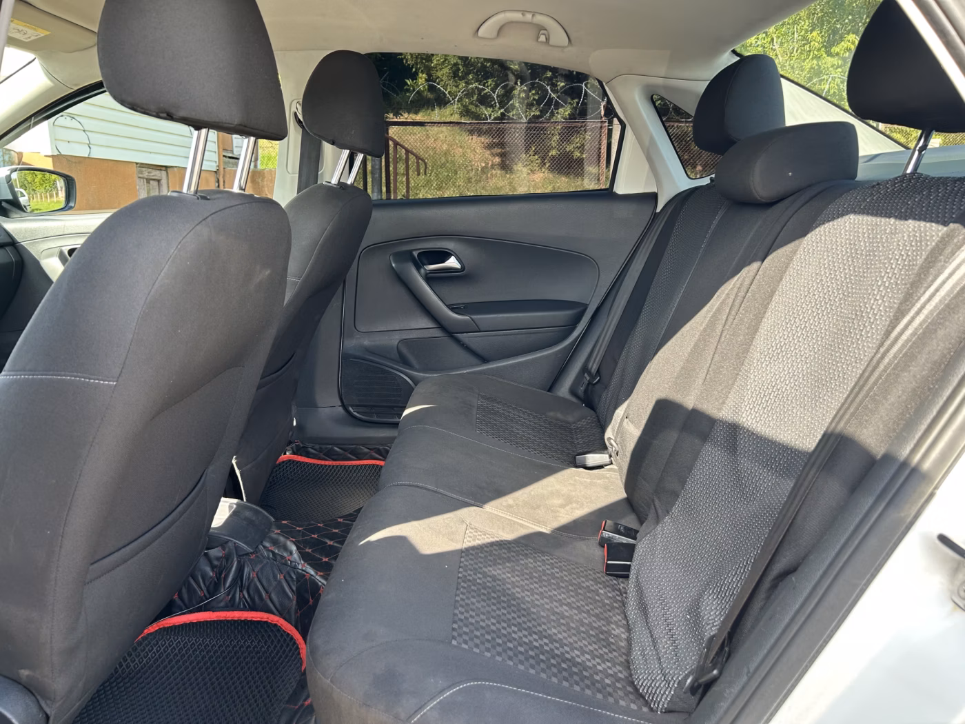 Volkswagen Polo Sedan фото 11