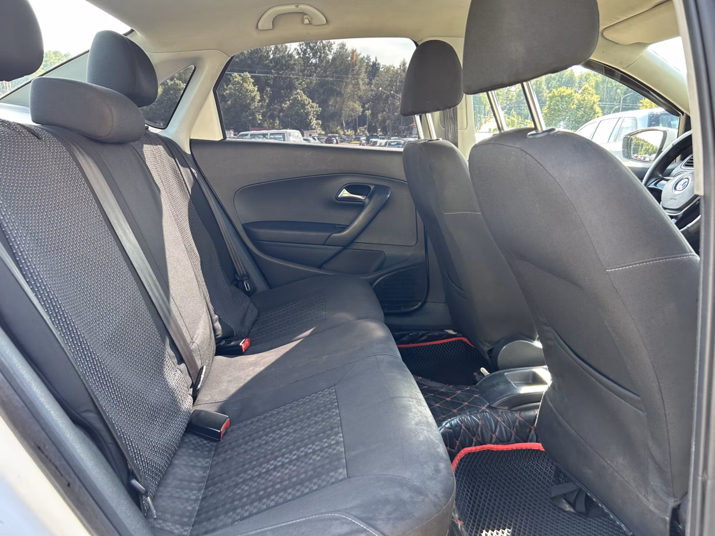 Volkswagen Polo Sedan фото 12