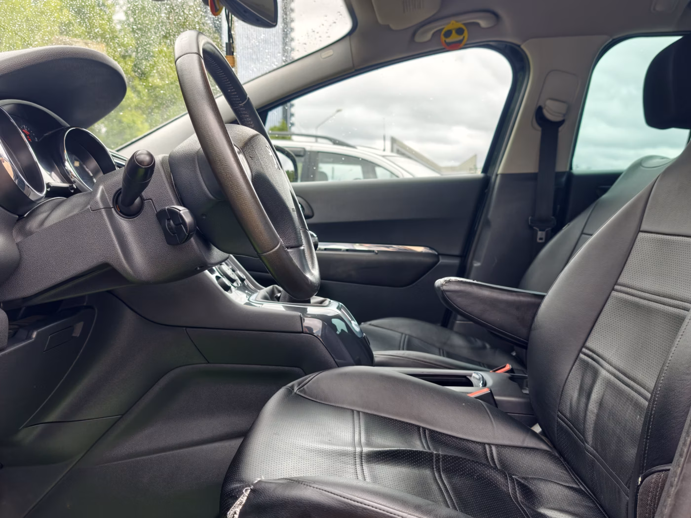 Peugeot 5008 фото 10