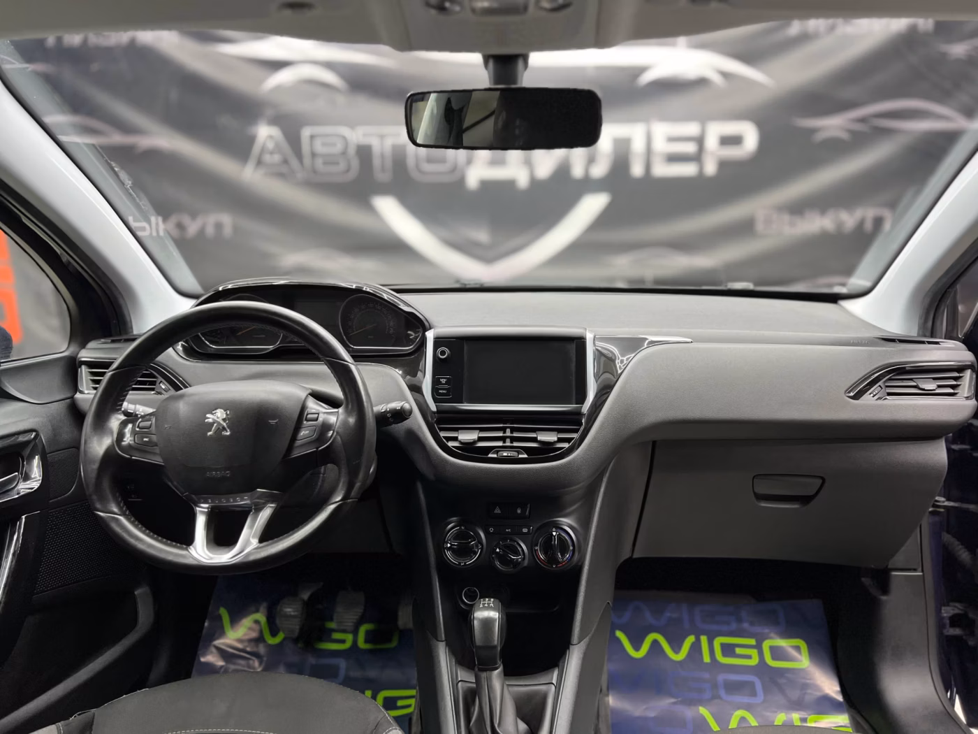 Peugeot 208 фото 10