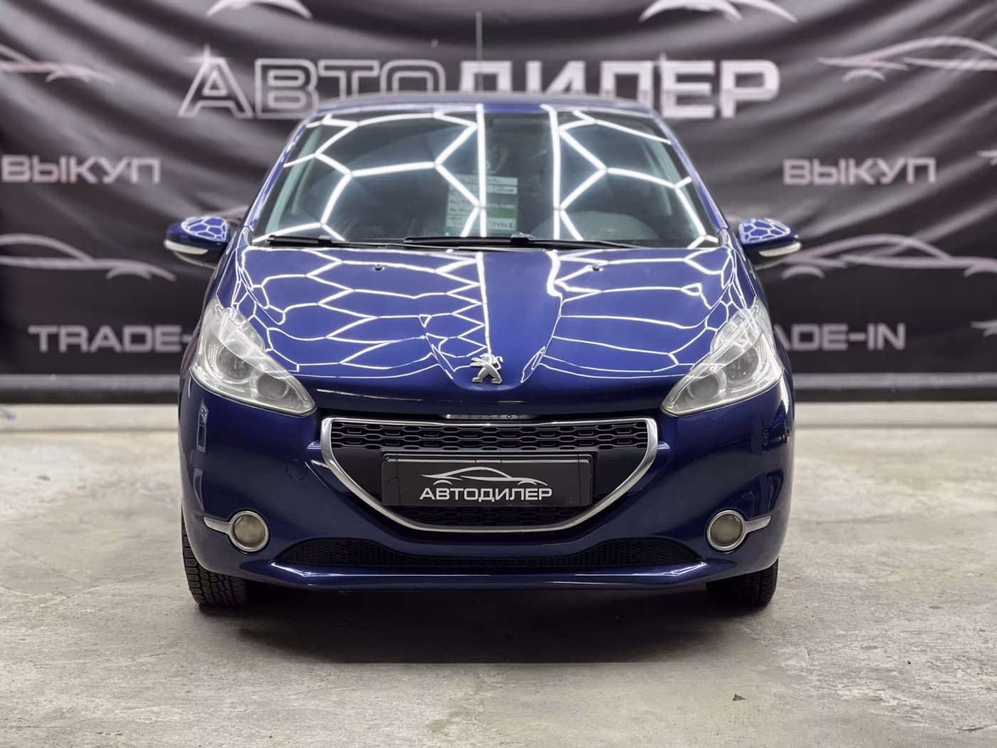 Peugeot 208 фото 2
