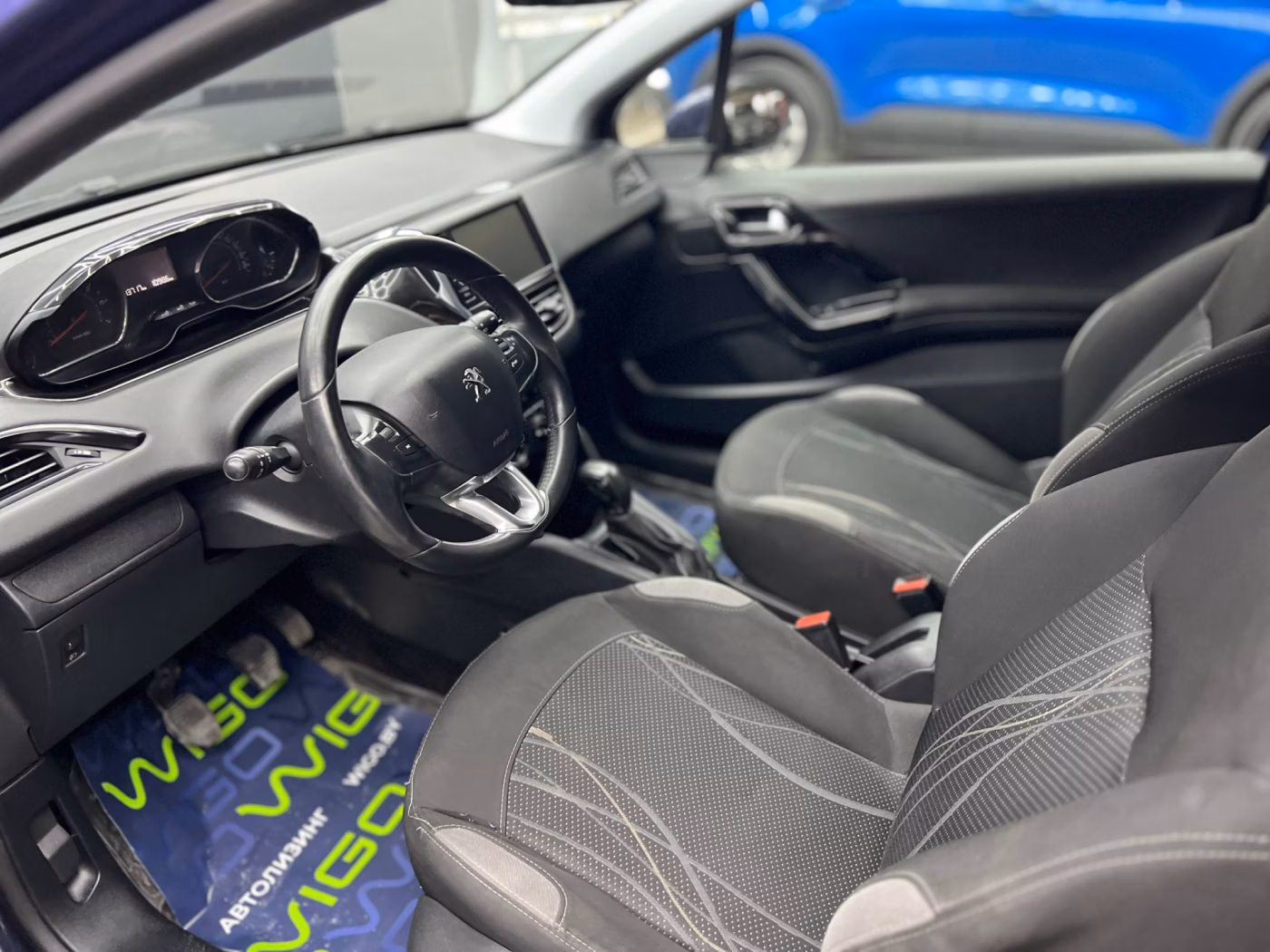 Peugeot 208 фото 7