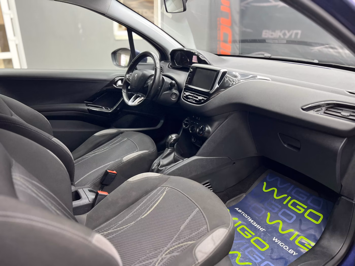 Peugeot 208 фото 9