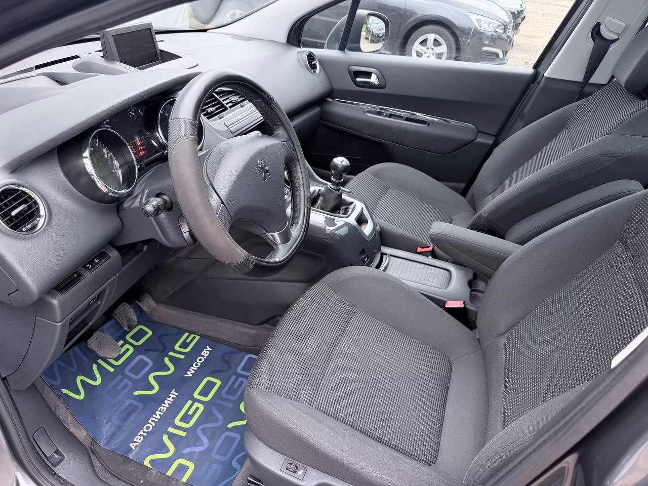 Peugeot 5008 фото 8