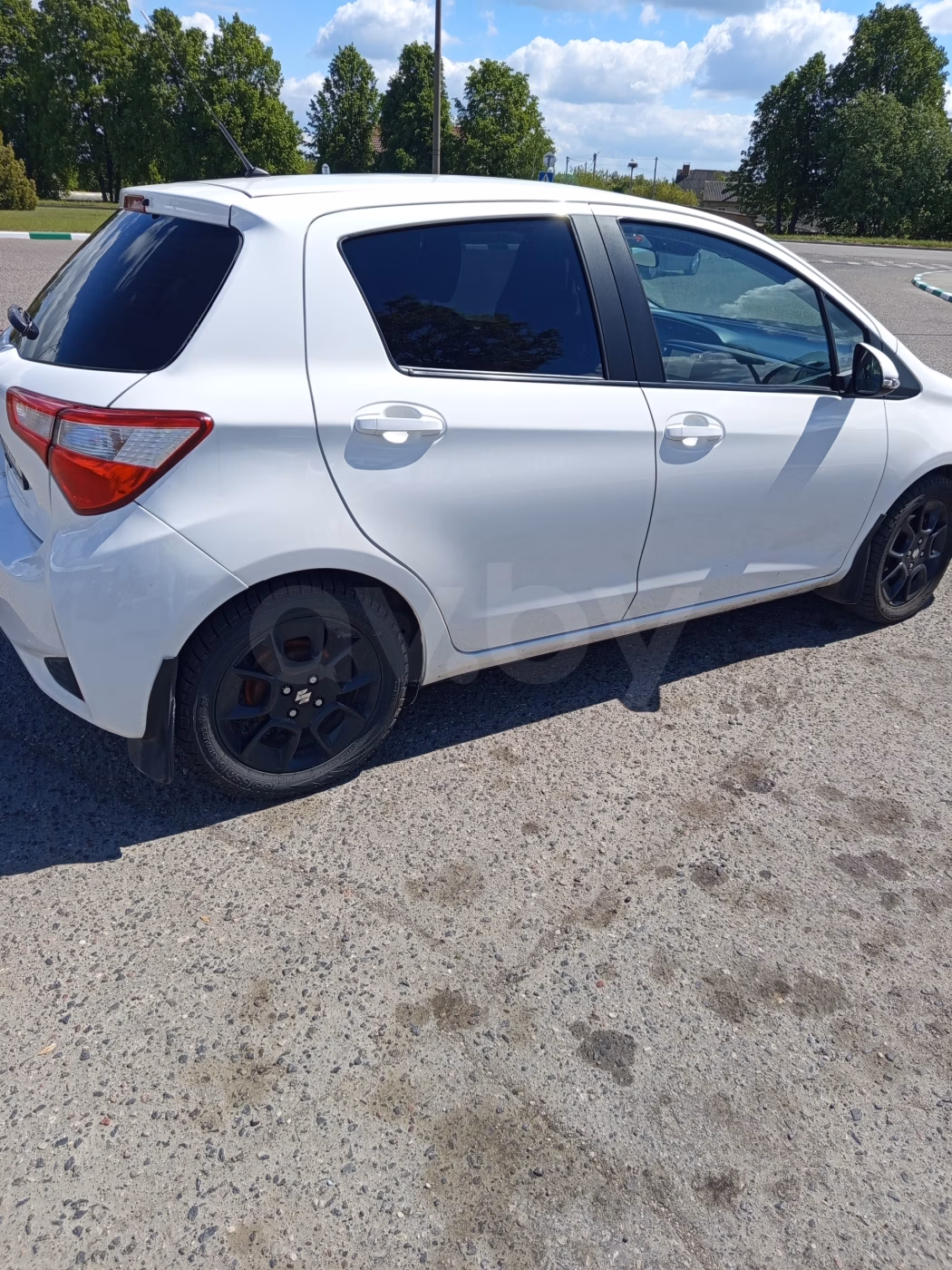 Toyota Yaris фото 2