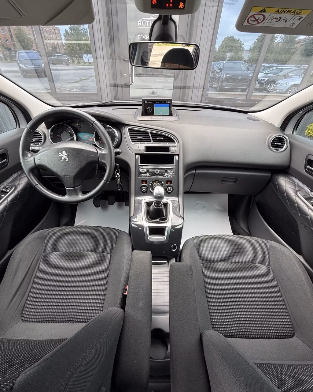 Peugeot 5008 фото 9