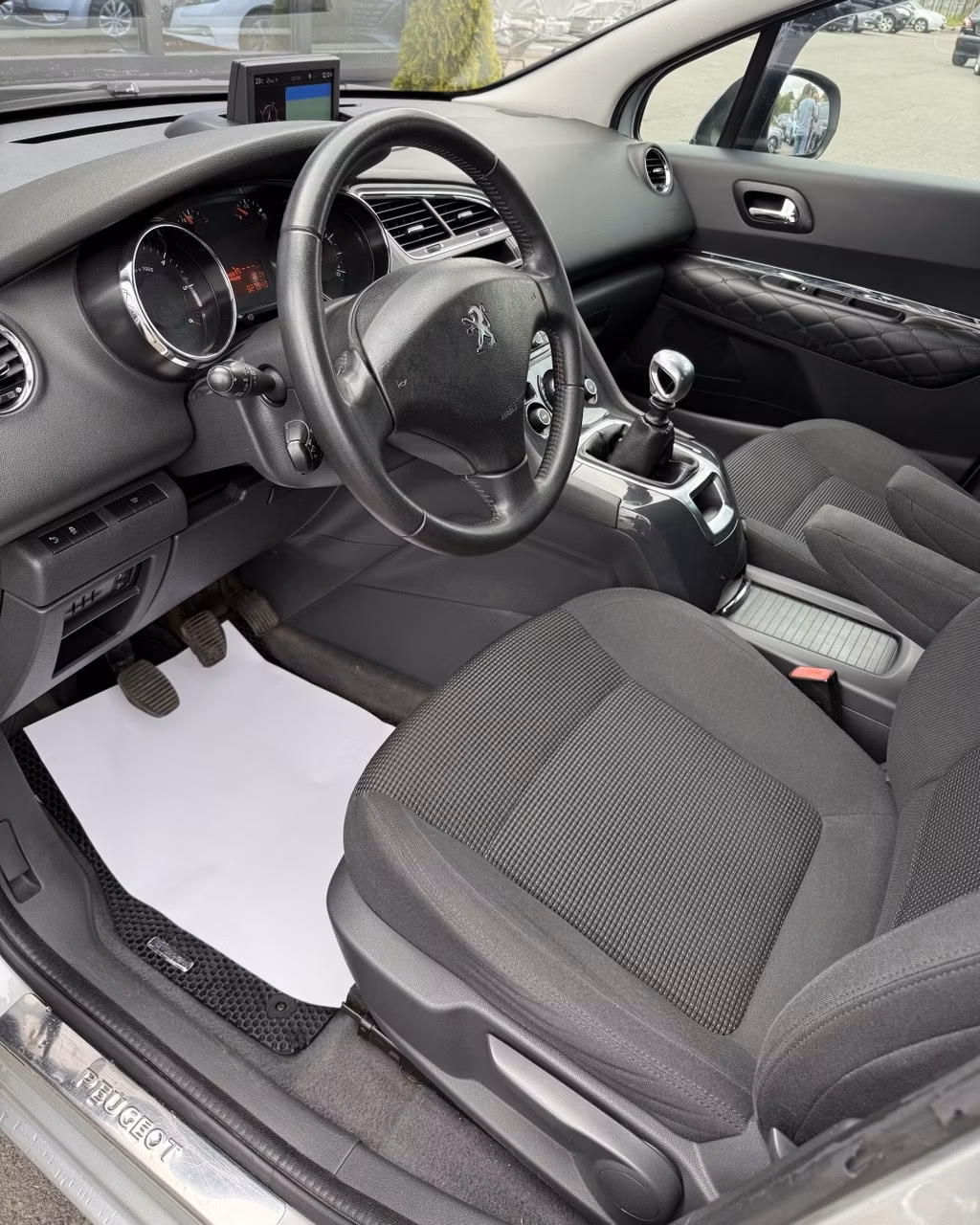 Peugeot 5008 фото 10