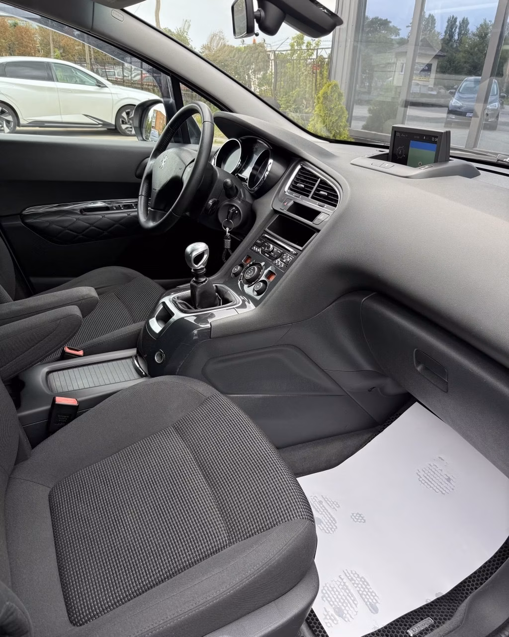 Peugeot 5008 фото 11