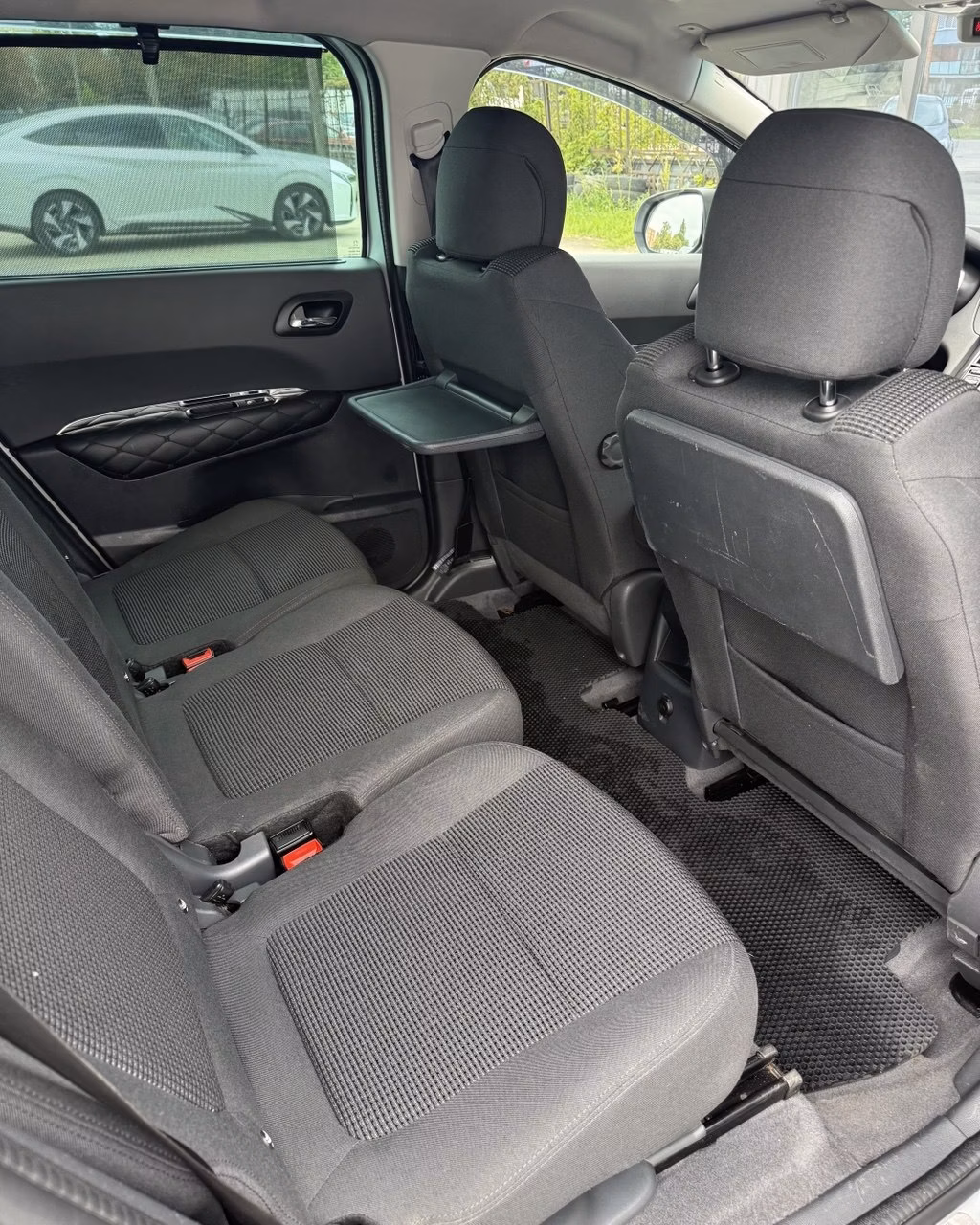 Peugeot 5008 фото 12