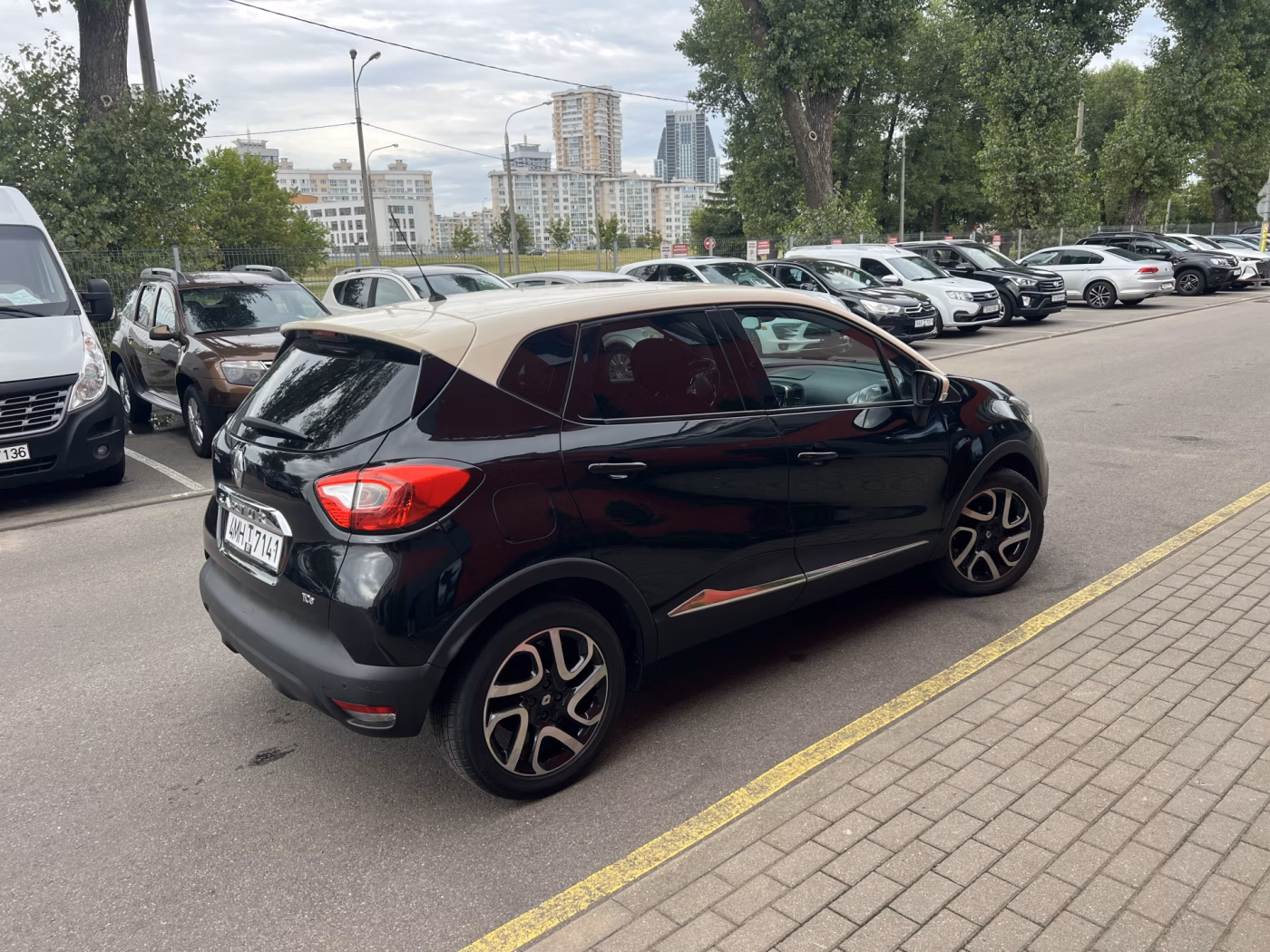 Renault Captur фото 10