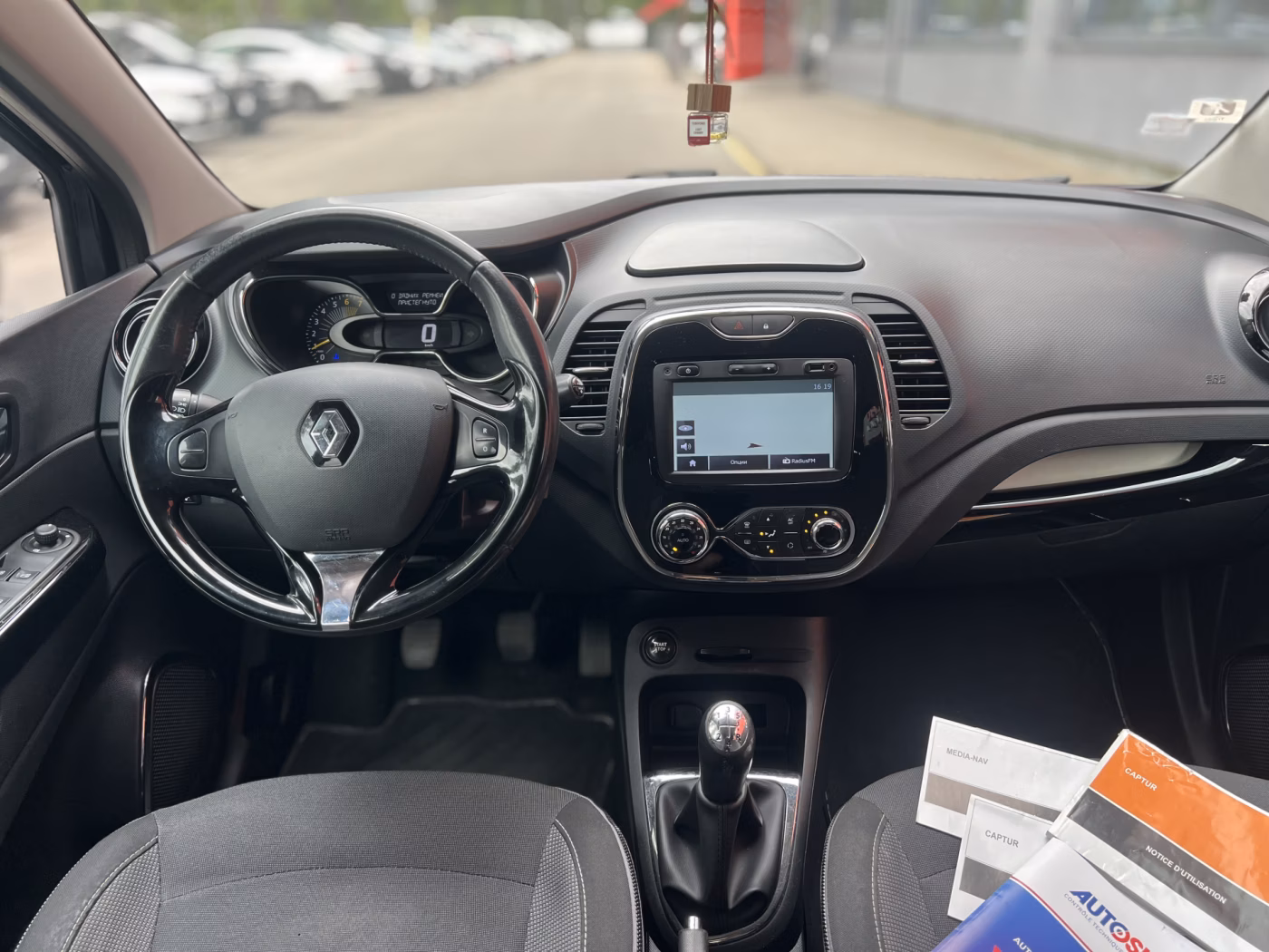 Renault Captur фото 17