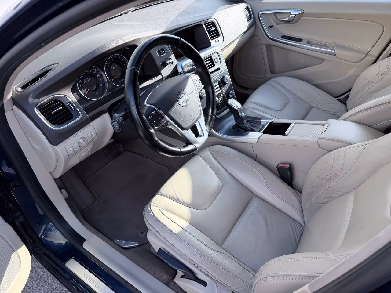 Volvo V60 фото 8