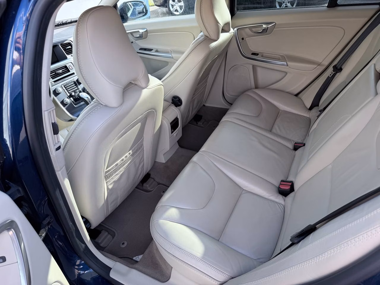 Volvo V60 фото 12