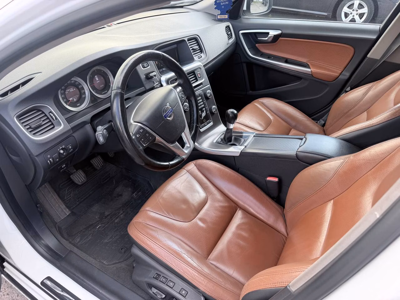 Volvo V60 фото 11