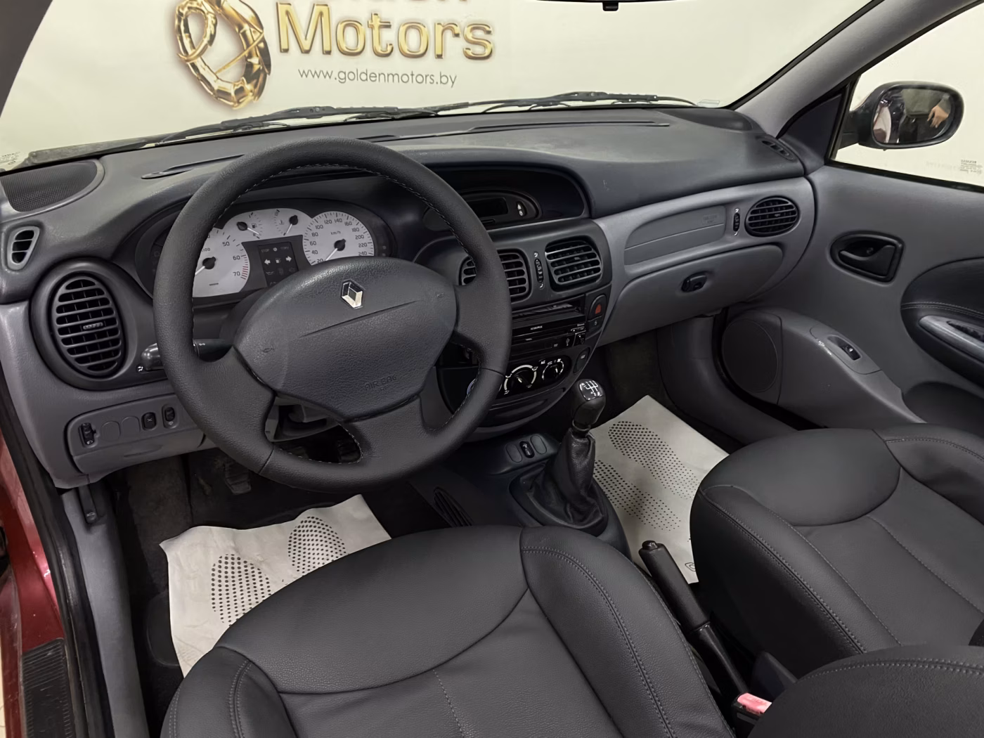 Renault Megane фото 8