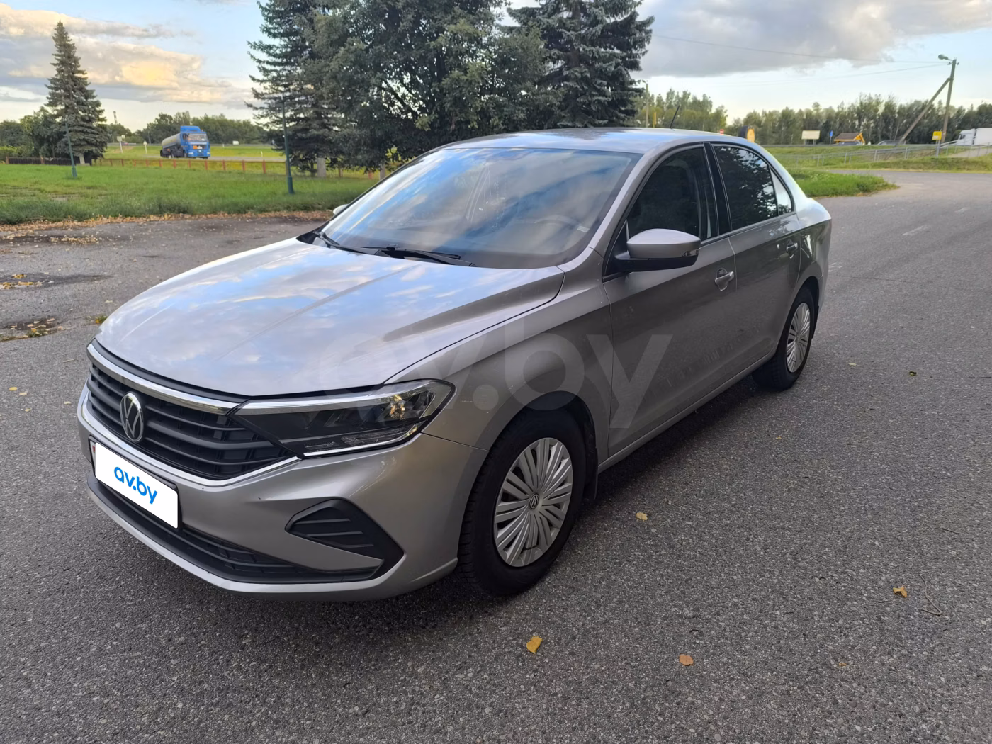 Volkswagen Polo Sedan фото 2