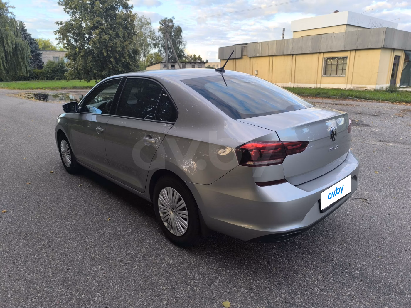 Volkswagen Polo Sedan фото 4