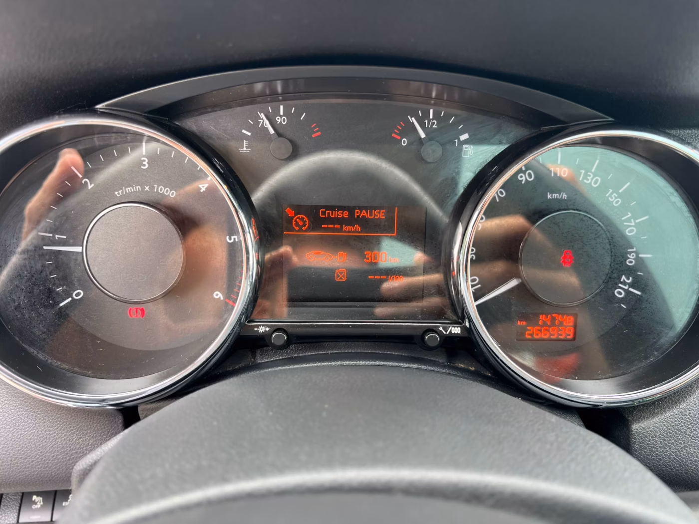 Peugeot 5008 фото 11
