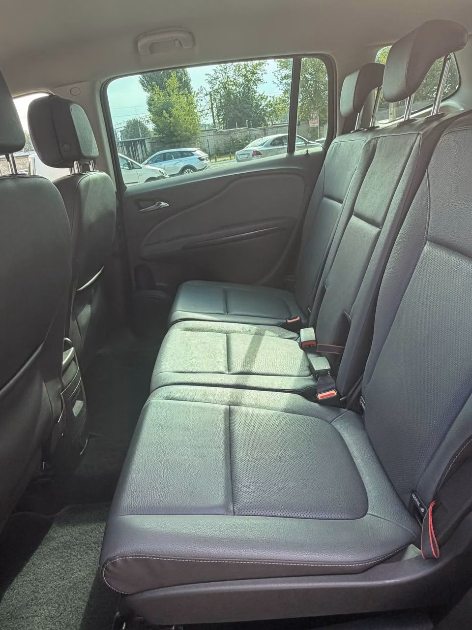 Opel Zafira фото 11