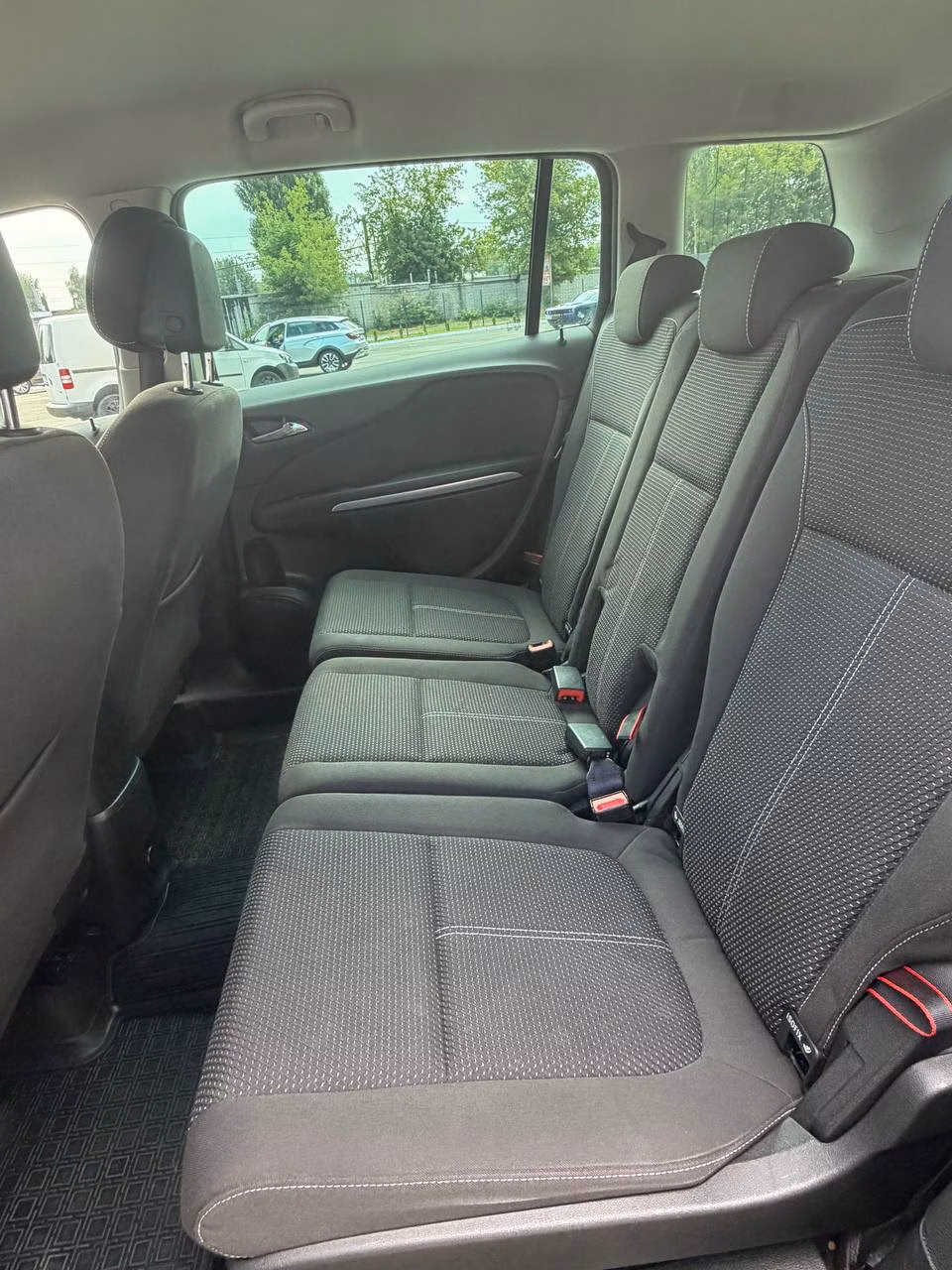 Opel Zafira фото 11