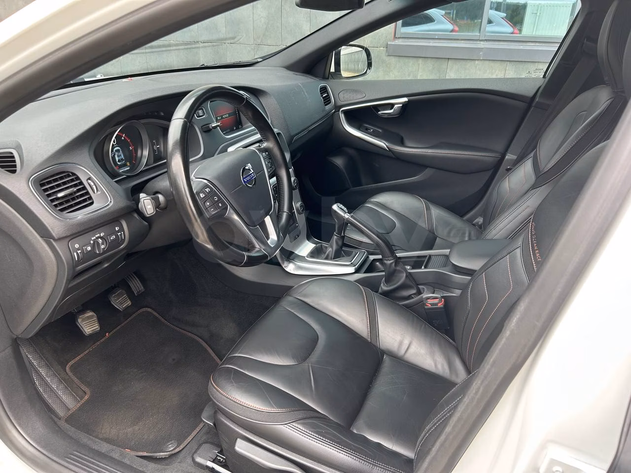Volvo V40 фото 2