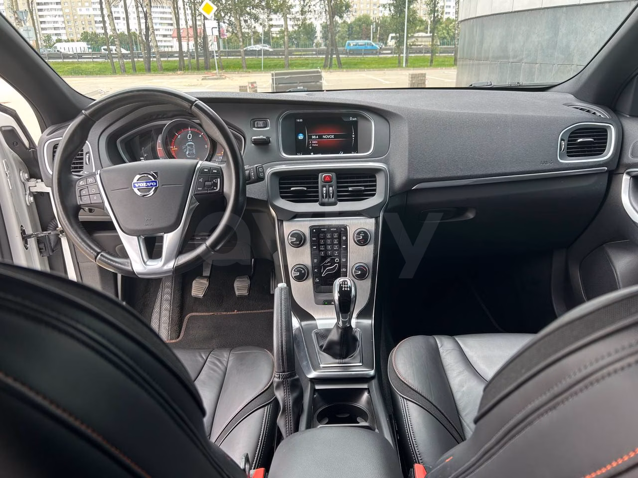 Volvo V40 фото 11