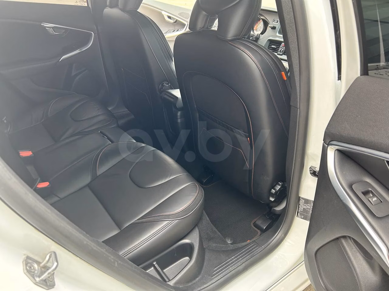 Volvo V40 фото 16