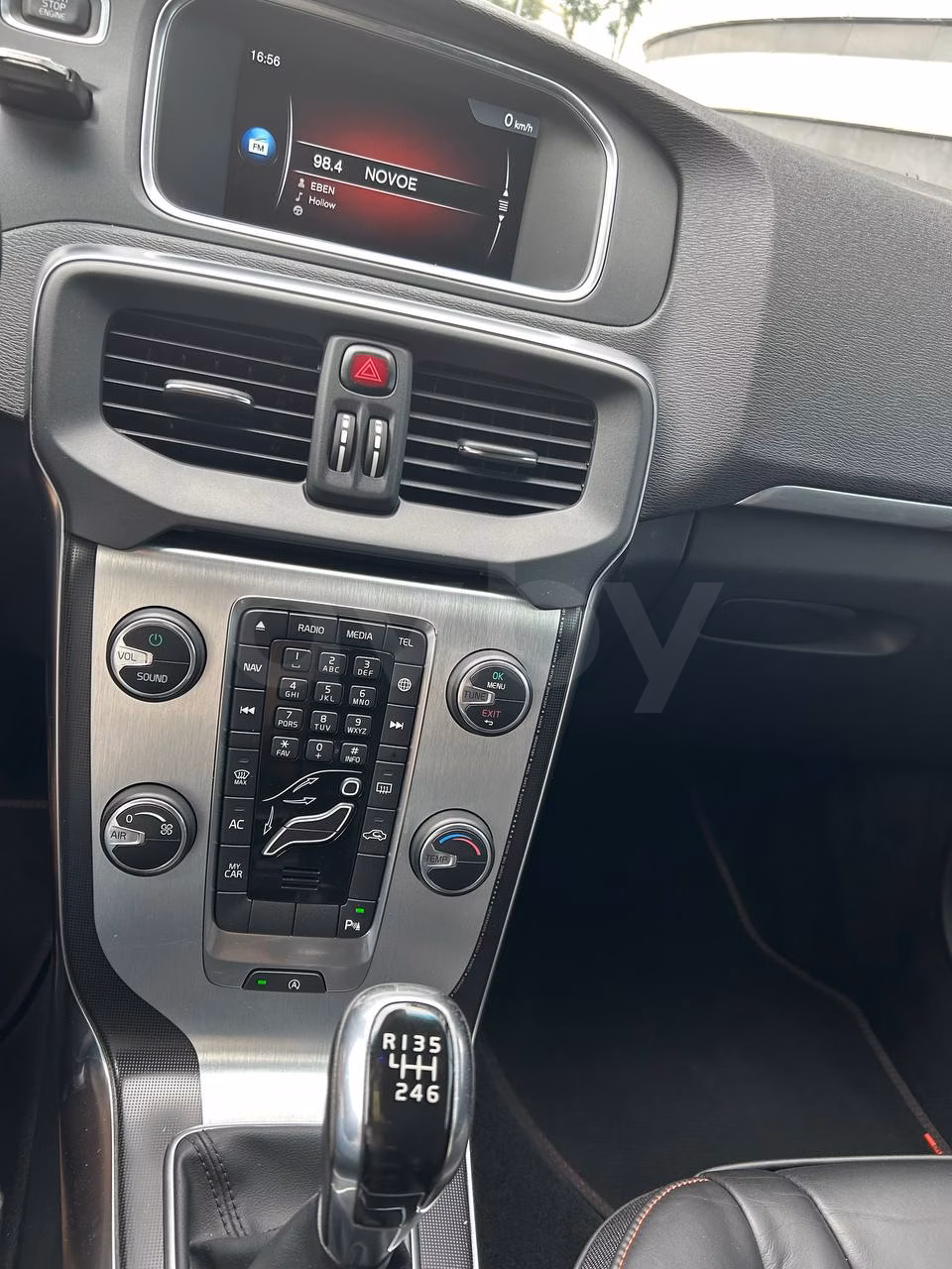 Volvo V40 фото 17